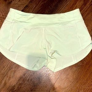 Women’s lululemon speed up shorts RARE not sold color